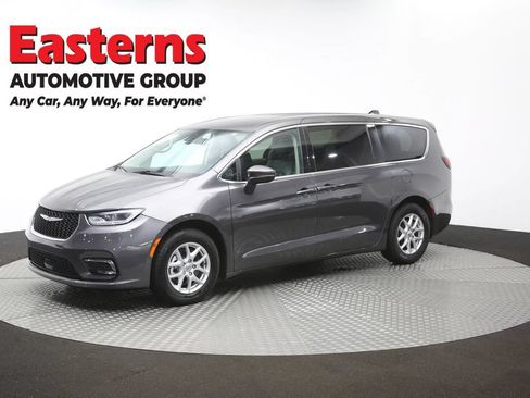 Used 2023 Chrysler Pacifica Touring-L FWD image 58