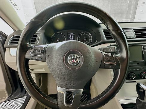 Used 2013 Volkswagen Passat TDI SE image 9