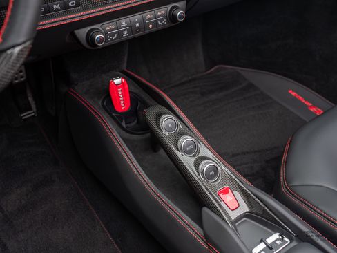 Certified 2022 Ferrari F8 Tributo image 16