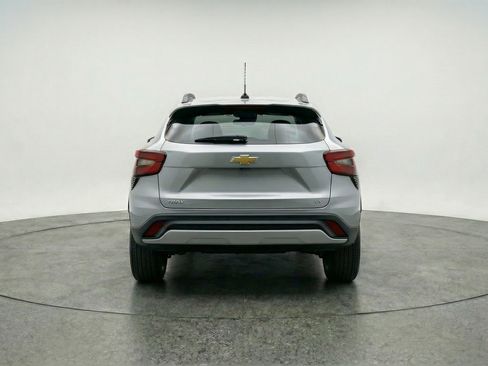 Used 2025 Chevrolet Trax LT w/ LT Convenience Package image 7