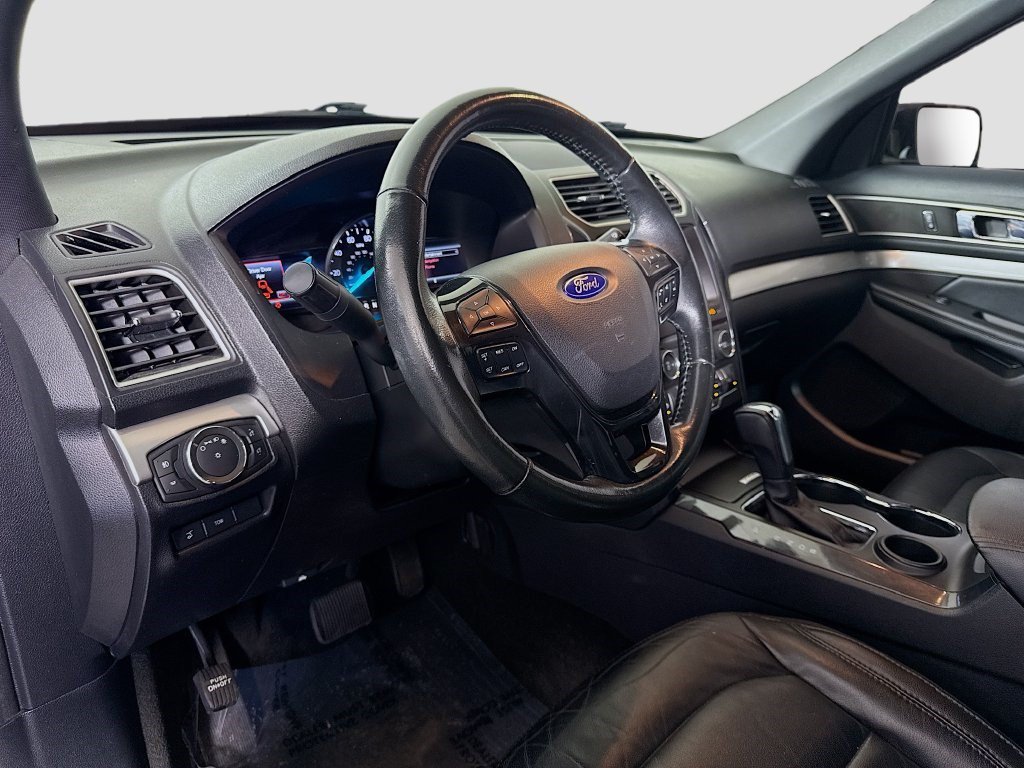 Used 2017 Ford Explorer XLT w/ Equipment Group 202A FWD image 22