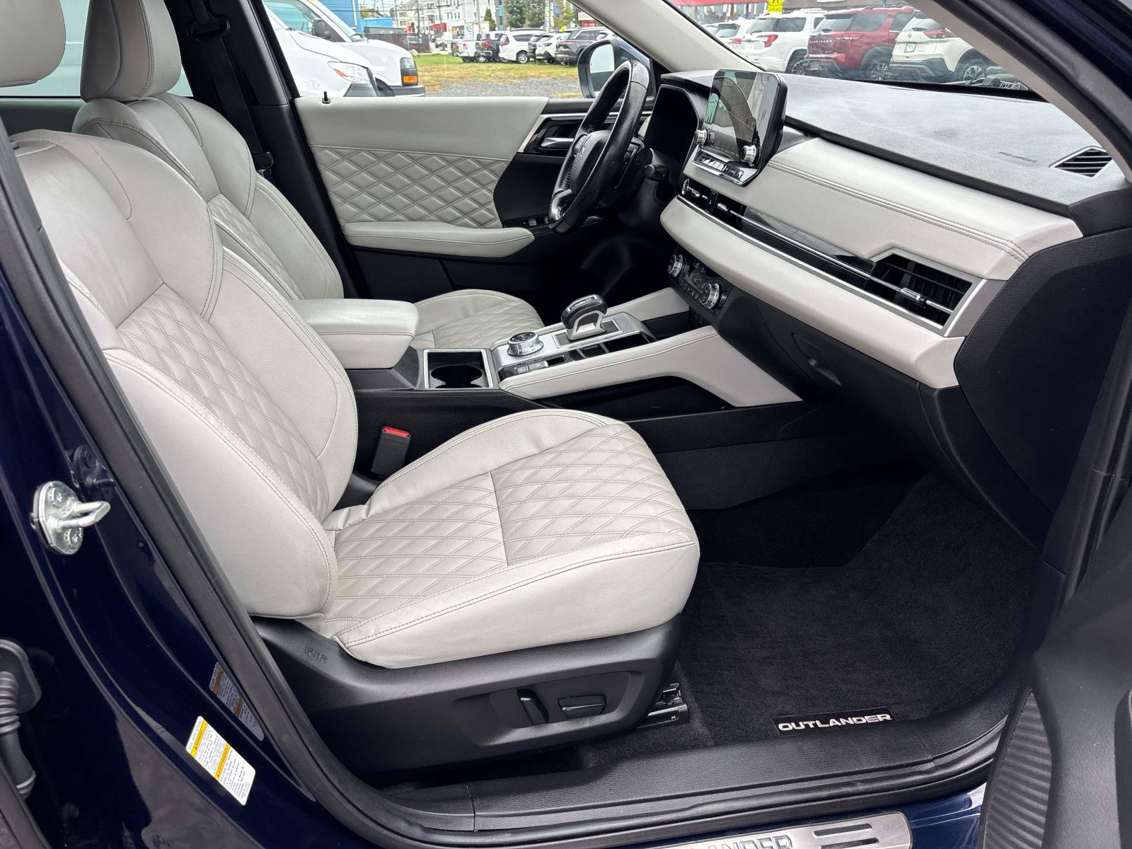 Used 2022 Mitsubishi Outlander SEL AWD/4WD image 19