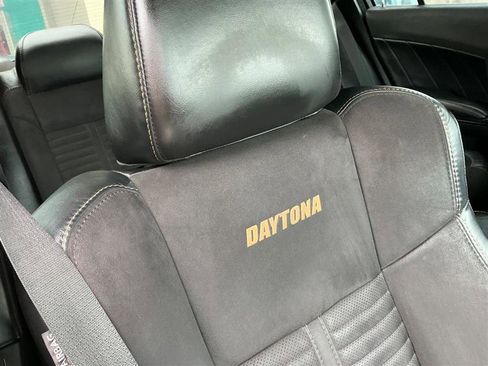 Used 2017 Dodge Charger R/T image 40