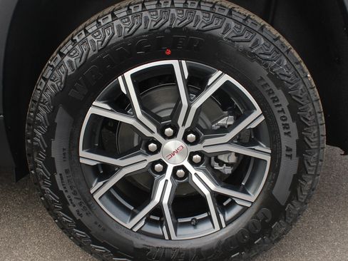 New 2026 GMC Acadia AT4 image 19