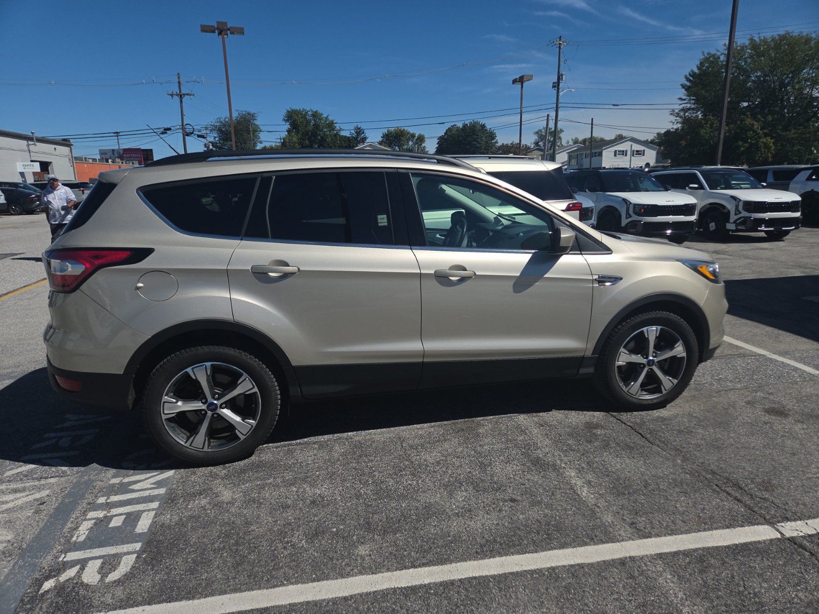 Used 2017 Ford Escape SE w/ SE Leather Comfort Package AWD/4WD image 4