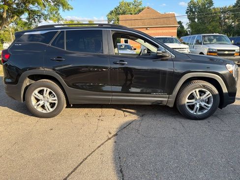 Used 2023 GMC Terrain SLE w/ Driver Convenience Package AWD/4WD image 4