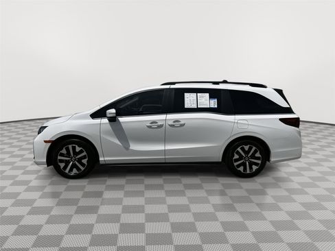 Certified 2026 Honda Odyssey EX-L image 3