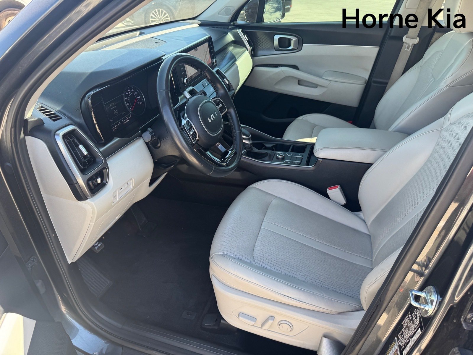 Certified 2022 Kia Sorento S FWD image 9