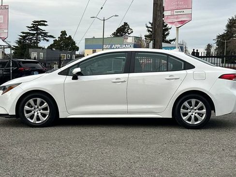 Used 2024 Toyota Corolla LE image 7