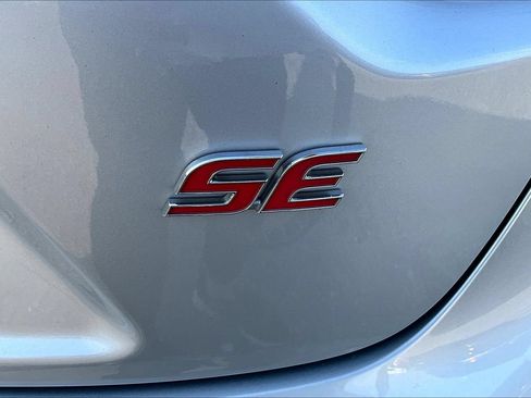 Used 2021 Toyota Corolla SE w/ SE Premium Package FWD image 23