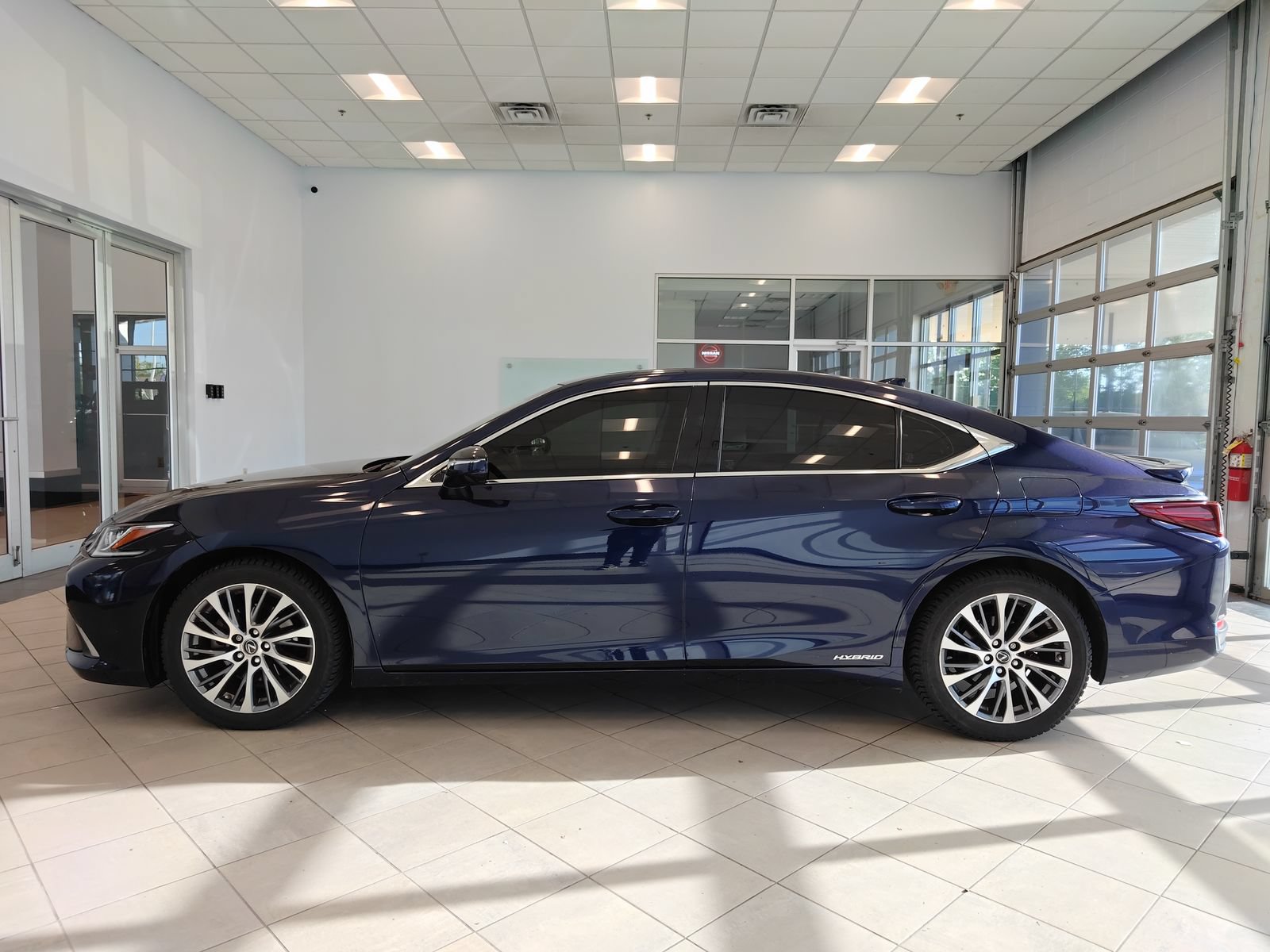 Used 2019 Lexus ES 300h w/ Premium Package FWD image 6