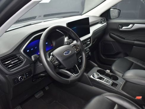 Used 2024 Ford Escape Platinum image 10