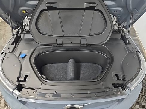 Used 2022 Volvo XC40 P8 Recharge Plus image 13
