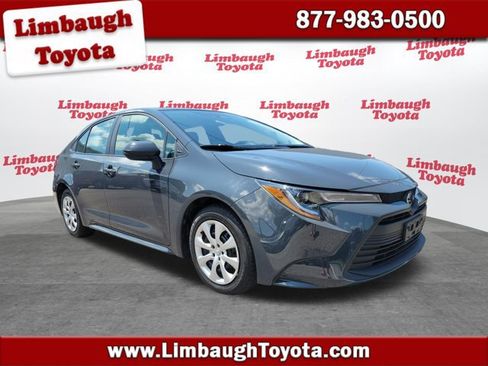 Used 2025 Toyota Corolla LE FWD image 1