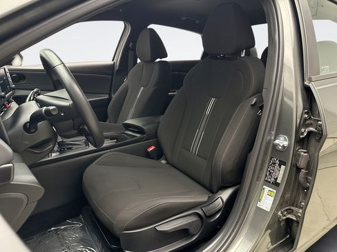 Used 2025 Hyundai Elantra Sport FWD image 11