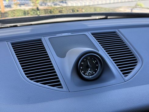 Used 2025 Porsche Macan image 18