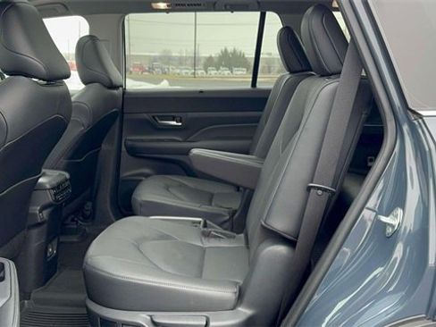 Used 2024 Toyota Grand Highlander Limited image 10