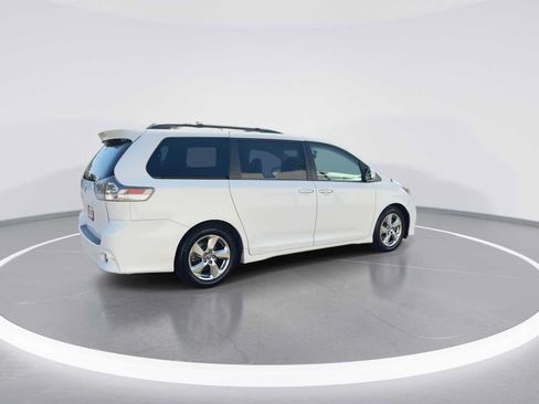 Used 2014 Toyota Sienna SE FWD image 8