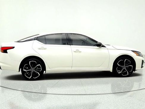 Used 2024 Nissan Altima 2.5 SR AWD/4WD image 4