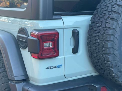 Used 2024 Jeep Wrangler Unlimited Rubicon 4xe image 12
