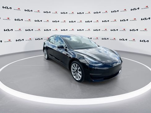 Used 2019 Tesla Model 3 Standard Range Plus image 2