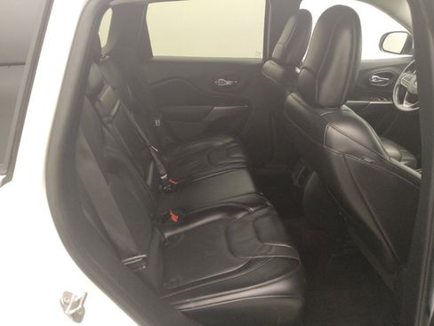 Used 2019 Jeep Cherokee Limited FWD image 19