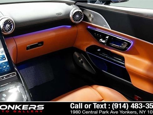 Used 2022 Mercedes-Benz SL 55 AMG 4MATIC w/ Driver Assistance Package image 35