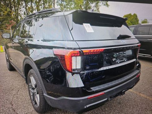 Used 2025 Ford Explorer ST-Line w/ ST-Line Street Pack image 24