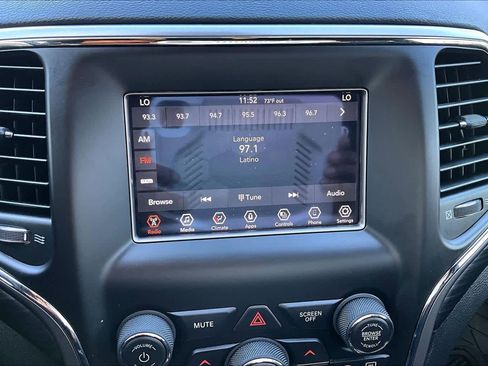 Used 2021 Jeep Grand Cherokee Laredo image 29