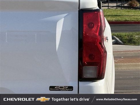 Used 2023 Chevrolet Colorado W/T image 8