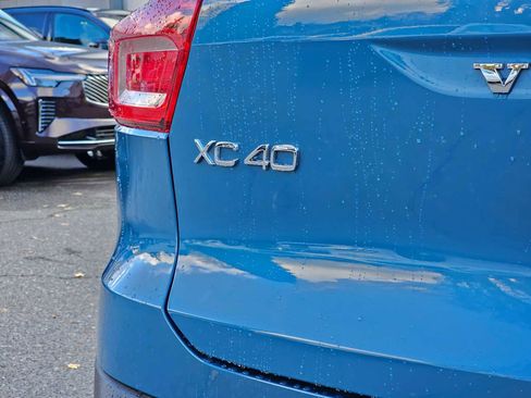 Certified 2024 Volvo XC40 B5 Plus w/ Protection Package Premier image 16
