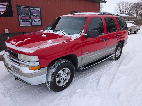 Used 2000 Chevrolet Tahoe LS w/ LS Preferred Equipment Group image 2