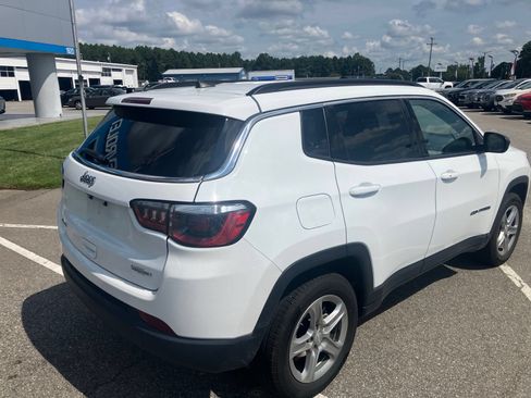 Used 2024 Jeep Compass Latitude AWD/4WD image 5