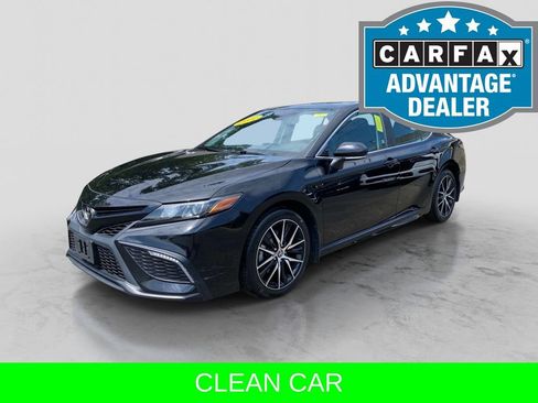Used 2022 Toyota Camry SE FWD image 1