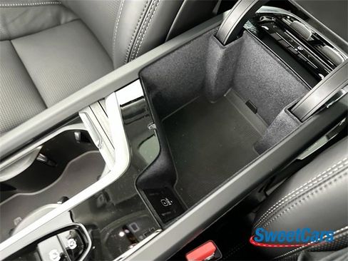 Used 2025 Volvo XC90 B6 Ultra w/ Protection Package Premier image 33