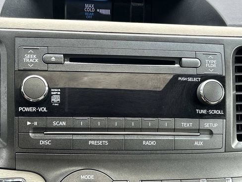 Used 2012 Toyota Sienna XLE FWD image 37