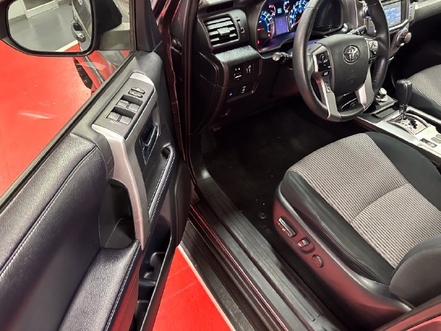 Certified 2018 Toyota 4Runner SR5 AWD/4WD image 9