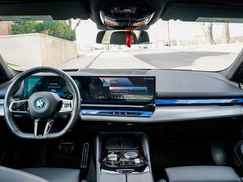 Used 2025 BMW i5 xDrive40 w/ M Sport Package image 12