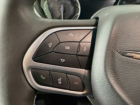 Used 2026 Chrysler Pacifica Select FWD image 14