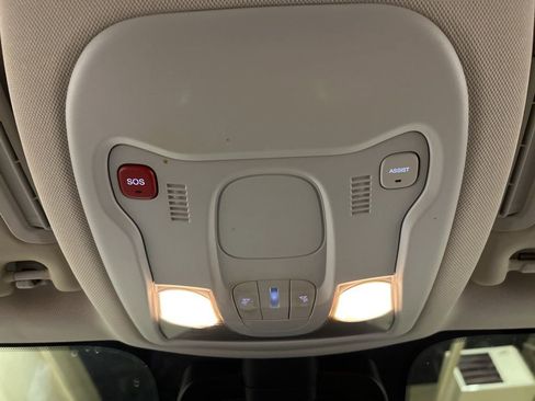 Used 2023 Jeep Renegade Latitude image 23