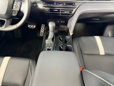 Used 2025 Toyota Camry SE image 16