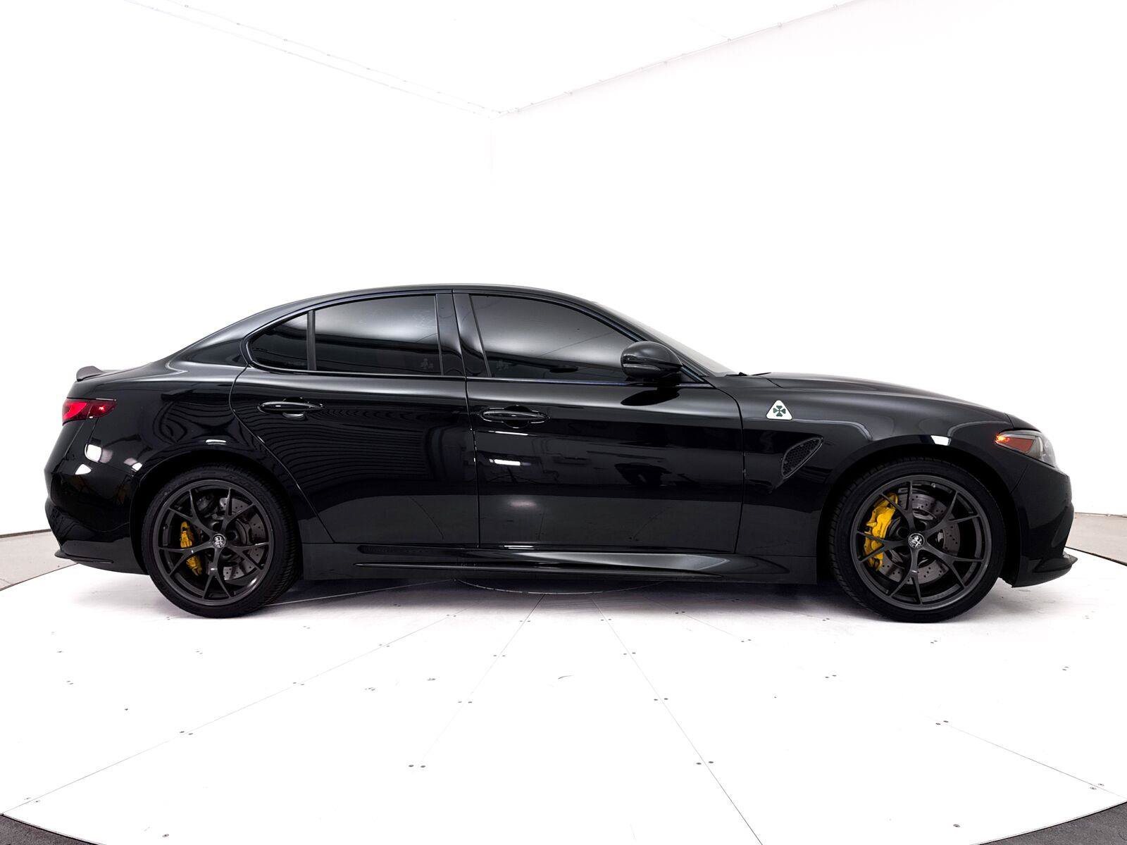 Used 2018 Alfa Romeo Giulia Quadrifoglio w/ Driver Assist Dynamic Package RWD image 39