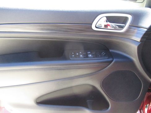 Used 2022 Jeep Grand Cherokee Laredo X image 36