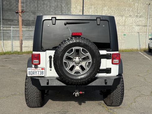 Used 2018 Jeep Wrangler Unlimited Rubicon w/ Connectivity Group image 6