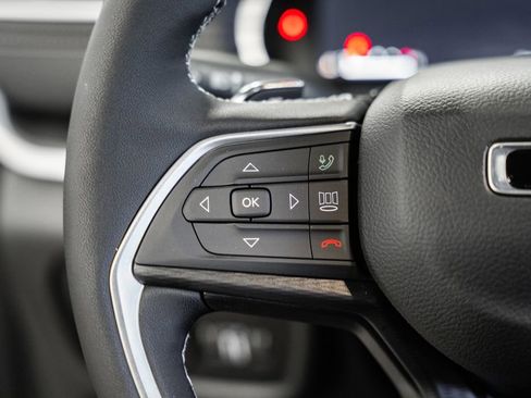 New 2025 Jeep Grand Cherokee Altitude image 26