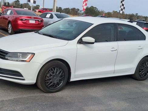 Used 2017 Volkswagen Jetta S image 4