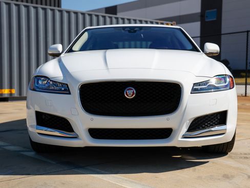 Used 2018 Jaguar XF Prestige image 22