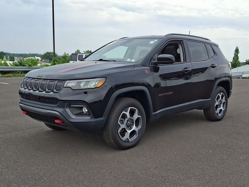 Certified 2022 Jeep Compass Trailhawk w/ Sun and Sound Group AWD/4WD image 3