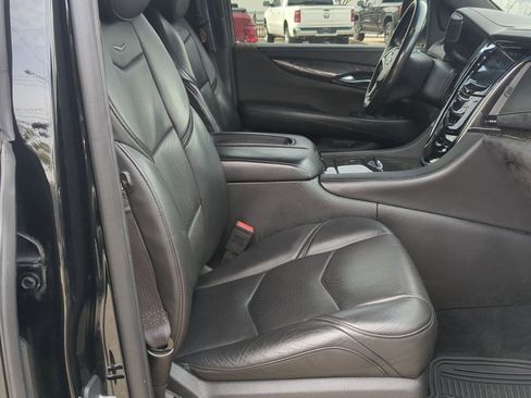 Used 2016 Cadillac Escalade ESV Platinum image 30
