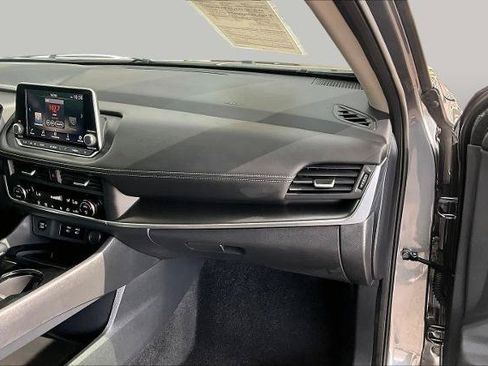 Certified 2026 Nissan Rogue SV FWD image 18